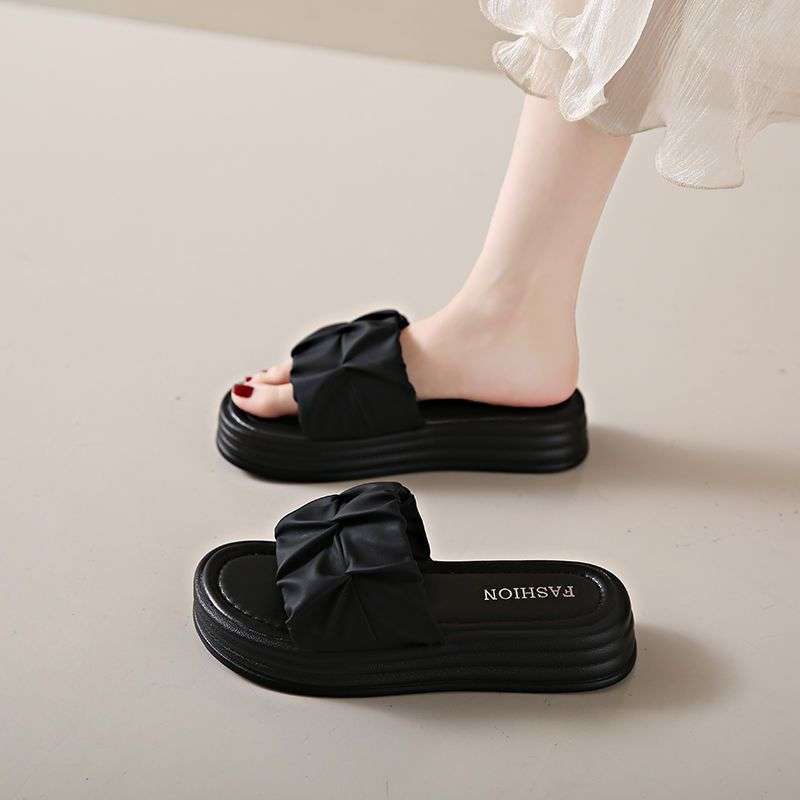 Slippers Women's 2025 New Summer Wear Flat Bottom Non-slip Ins Casual Fashion Super Fire Go Out Cool Slippers