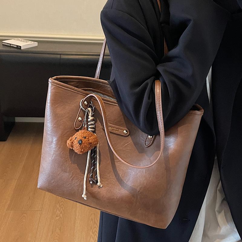 This Year's Popular Fashion Versatile Big Bag Women's 2025 New Retro Shoulder Bag Large Capacity Commuter Tote Bag