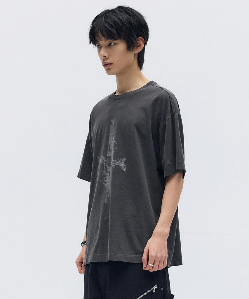 MAISON MINED Cross Gun Graphic Half T Charcoal