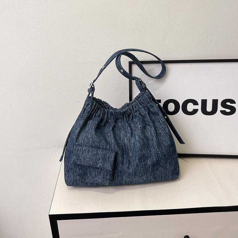 

Модный тренд нишевый дизайн сумка большой вместимости 2025 весна новая в зарубежном стиле женская повседневная на плечо сумка-тоут синий