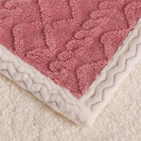 Super Měkká Královská Deka Hořčicově Žlutá Prémiová Hedvábně Hladká Flanelová Fleece 3D Oblaka Stylový Žakár Lehká Postelová Deka Pro Celoroční Použití