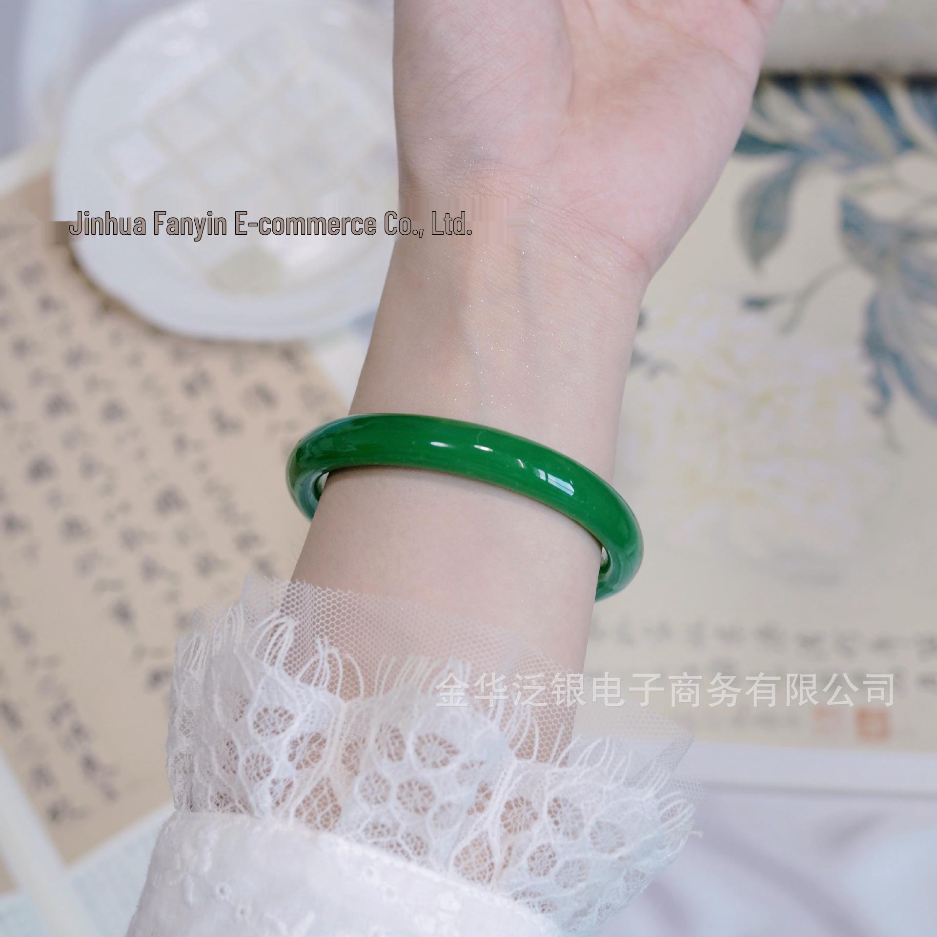 

Браслет-подвеска из белого нефрита в стиле ретро, круглой формы Inner Diameter 62mm (Thick 10mm)