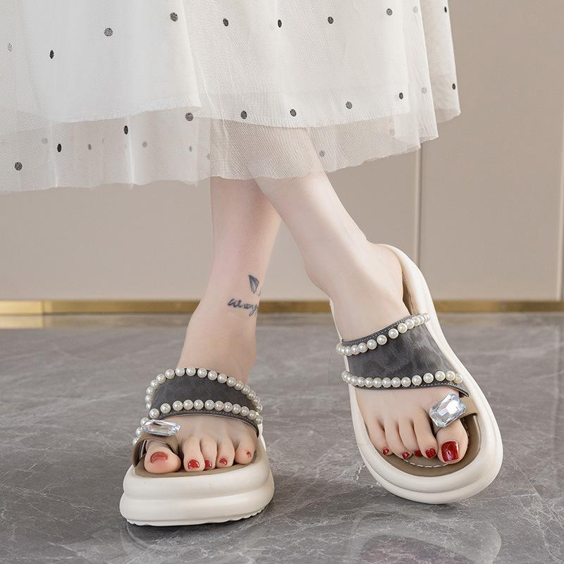 

Niche design sense pearl sandals 2025 new beach cover toe outside slippers temperament thick bottom French one-word 40