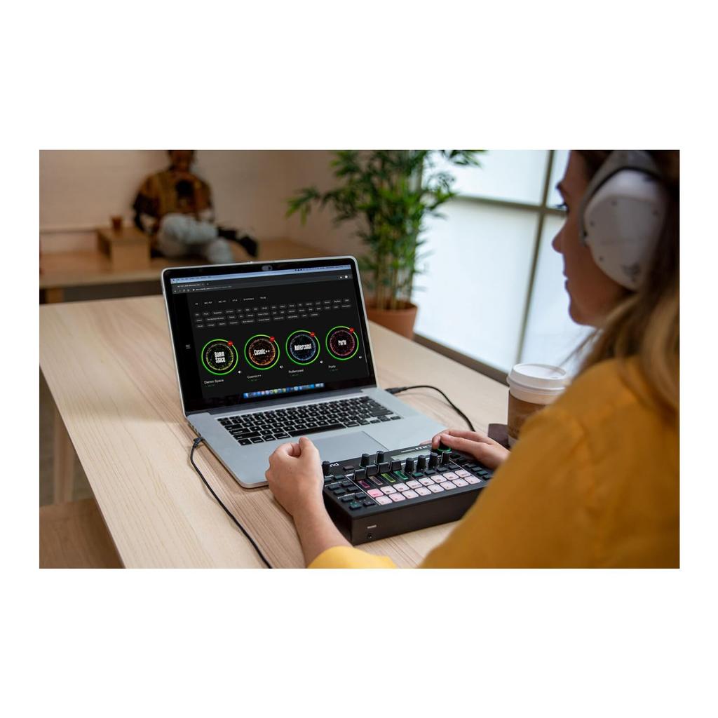Roland AIRA Groovebox Compact Black MC-101