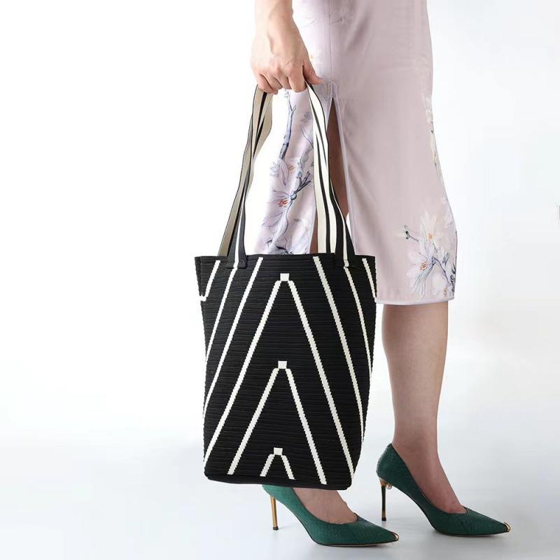 

Wave Large Capacity Tote Bag, Shoulder Bag, Open Satchel, Knitted Bag, Bucket Bag, Portable Women S Bag. чорний