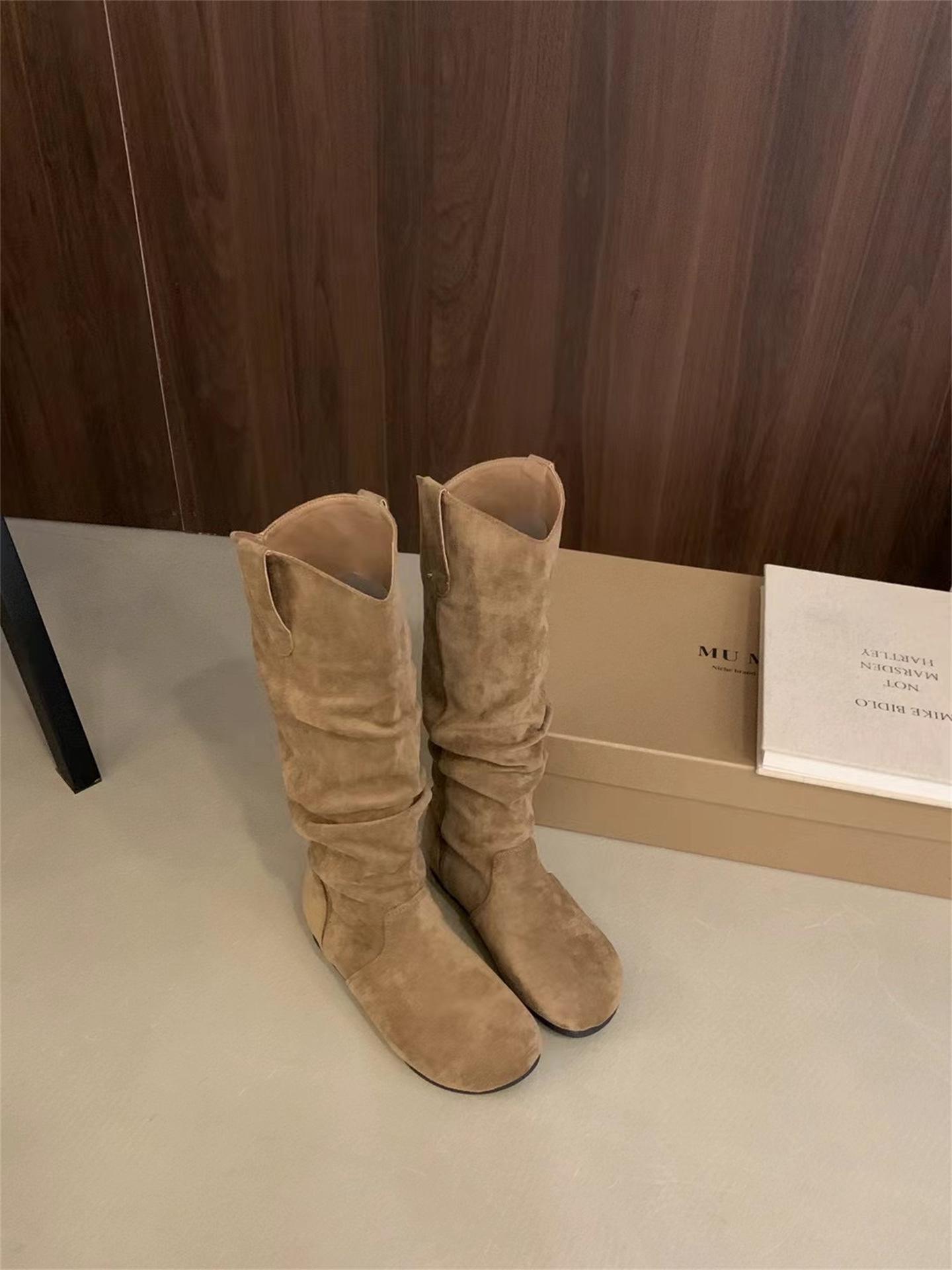 

Mushroom glutinous waxy same inner height-increasing suede piling boots boots women s boots 2025 autumn and winter V-mouth thin boots 39