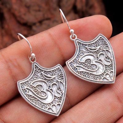 Silberner Ohrring, handgefertigter Schmuck, Om-Silberohrring, Schmuck, Statement-Schmuck