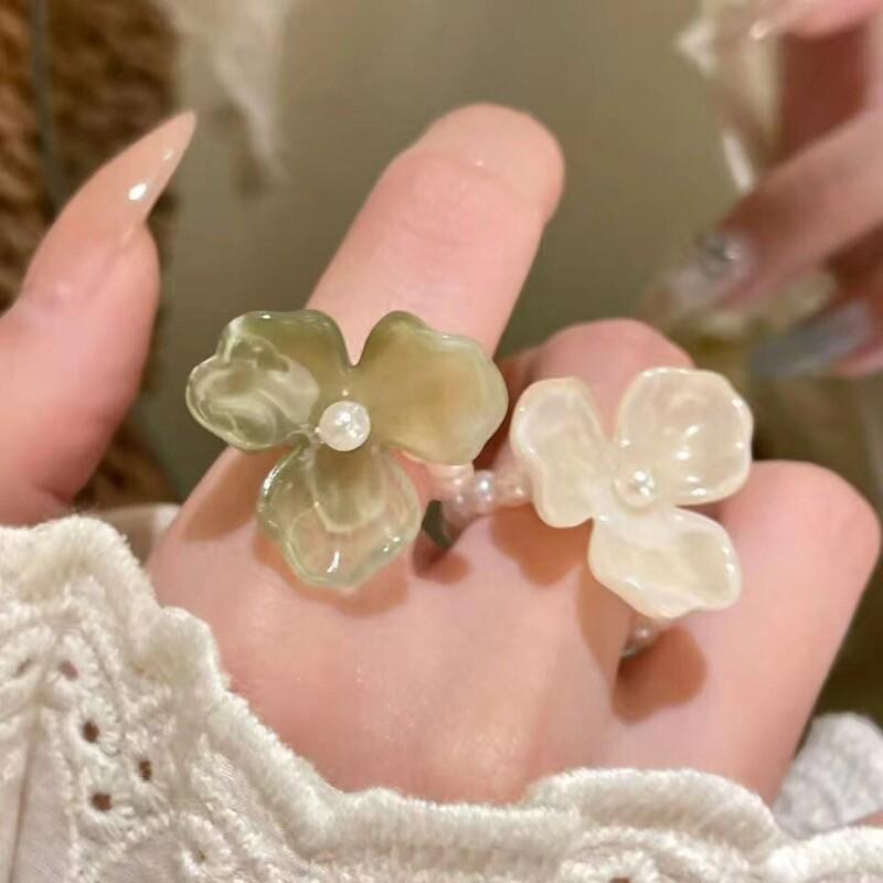 Süße Acrylharzperlen Unregelmäßige Blumenringe für Damen Elegante florale Fingerringe Party Ästhetischer Schmuck Zubehör Geschenke