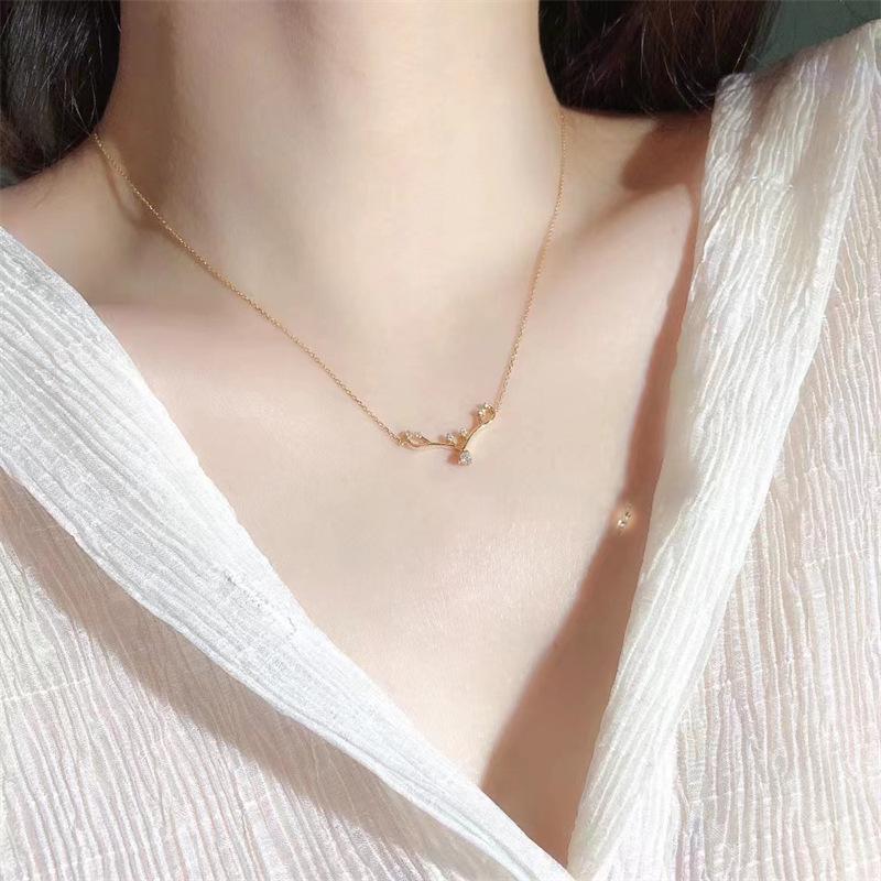 Elegant Antler Necklace: Valentine's Day Gift for Her - Versatile, High-End Collarbone Chain