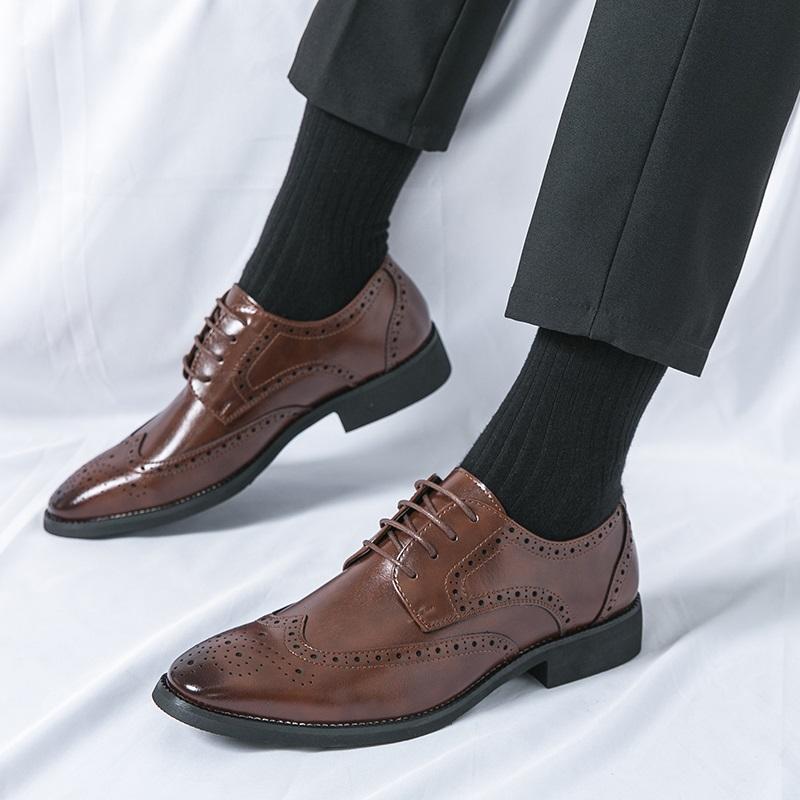 Luxury Designer Men's Black Bronw Patent Leather Brogues Casual Shoes Formal Wedding Dress Homecoming Footwear Zapatos Hombre