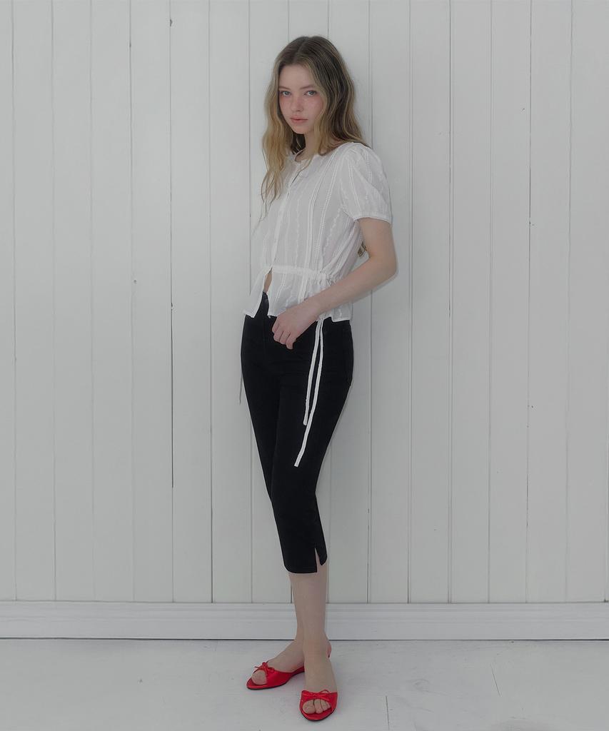 Teuwi Delk Slit Capri Pants
