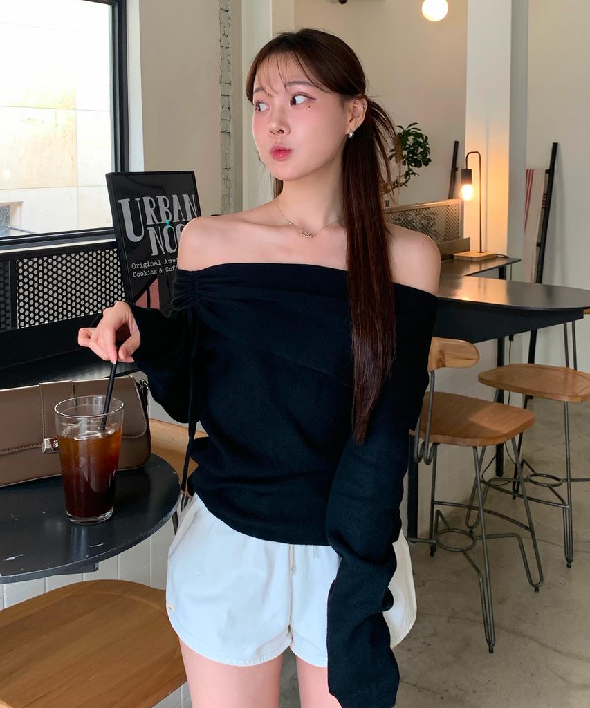 ROEM Off-Shoulder Sweater_Rmkag12R12
