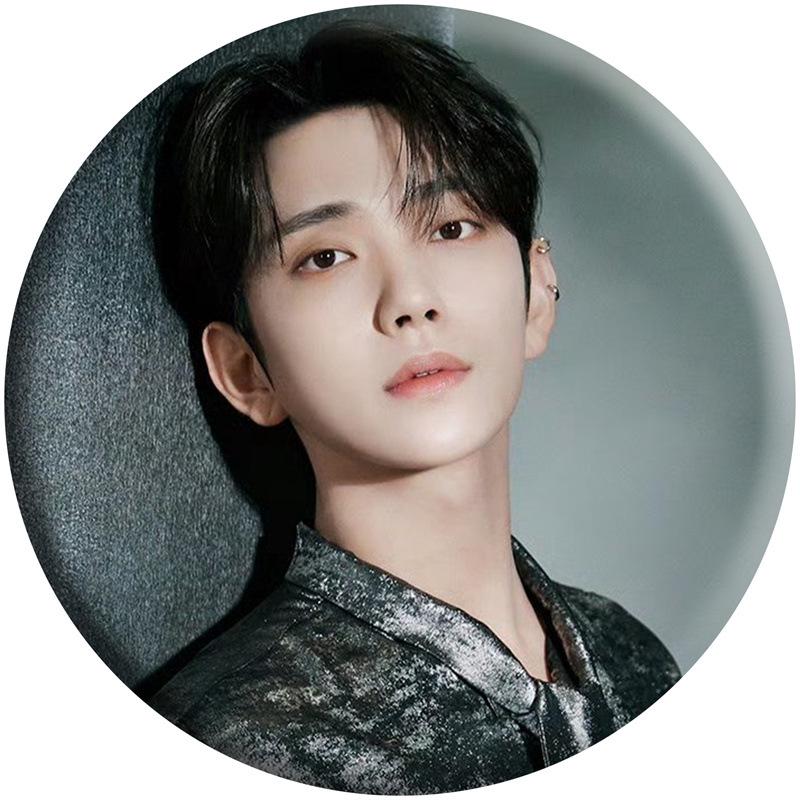 ST RIGHT HERE Japan Tour Badge Mirror Keychain Pendant - Xu Minghao Edition Badge