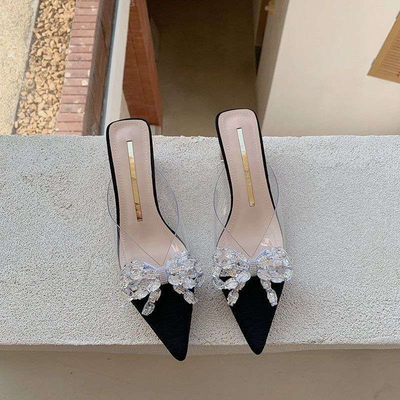 Spitze Zehenpartie Tasche Kopf Halbschuhe Damen Oberbekleidung Sommer 2025 neues Temperament Mode Strass Schmetterling dicker hoher Absatz coole Hausschuhe Damen