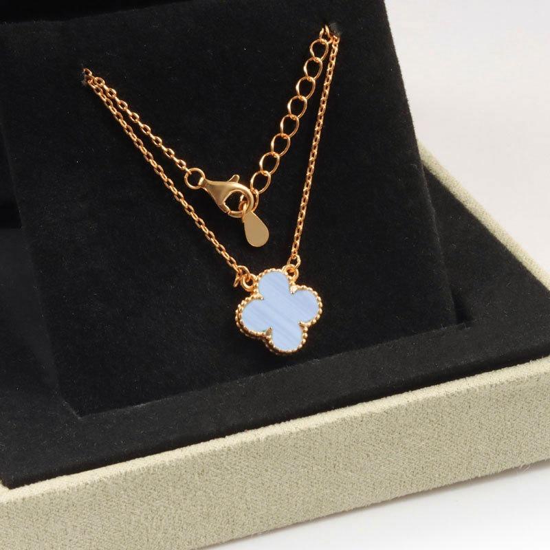 Women's Four-Leaf Clover Bracelet – 18K Gold Plated with Double-Sided Mother-of-Pearl, Elegant High-Quality Accessory, Chic and Lucky Design.