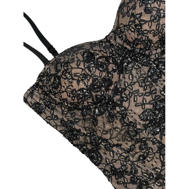 Corsetti, abbigliamento da donna alla moda ed elegante