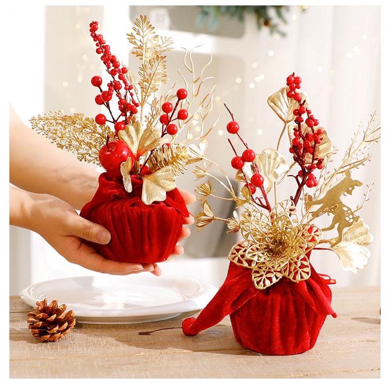 Red and Gold-Edged Christmas Tree Decorations: Perfect for Holiday Festivities and Gift Giving