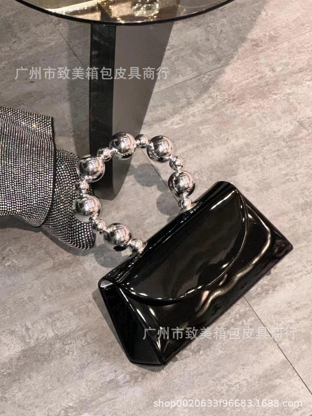 

Французская блестящая женская сумочка со стразами и шариками на запястье Fresh Macaron Маленькая квадратная сумка Girl Street чёрный