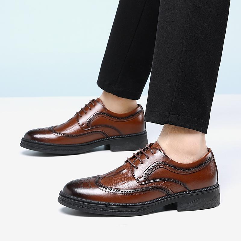 Nové klasické britské kožené boty s špičatou špičkou pro muže Oxfords Business Formal Pánské kožené boty Brogue Flats Pánské svatební boty