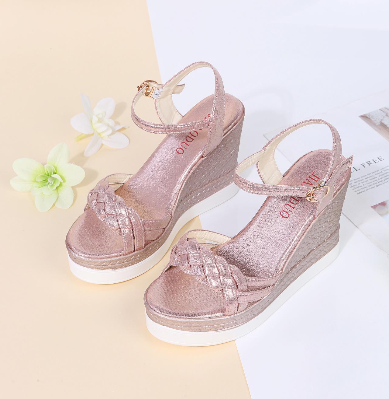 

Босоножки на танкетке для мужчин, увеличивающие внутреннюю высоту, женские, 2024, новые, с пряжкой, стиль феи, модный темперамент, высокие каблуки, прилив 40