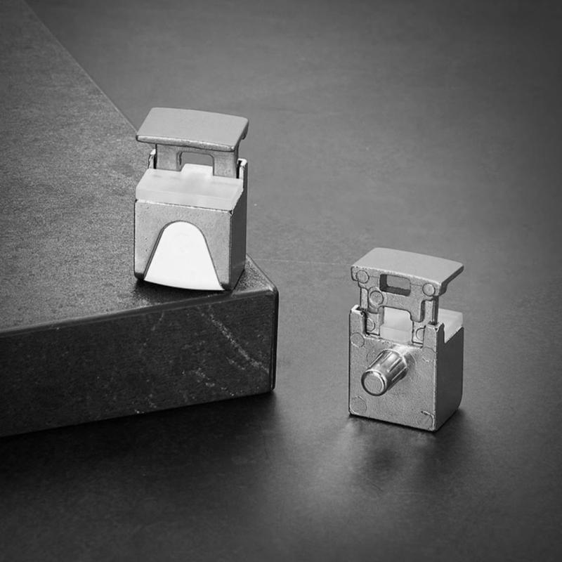 4 Stück Mehrzweck-Verstellbare Glas-Klemmenhalter für Vitrinen Schränke und Paneele aus robusten Zinklegierungs-Materialien