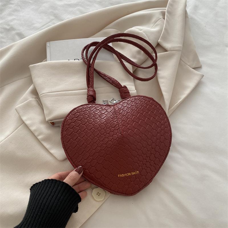 

Нишевая дорогая весна и лето 2025 нишевый дизайн универсальная ins сумка через плечо популярная сумка-любовь в этом году красный