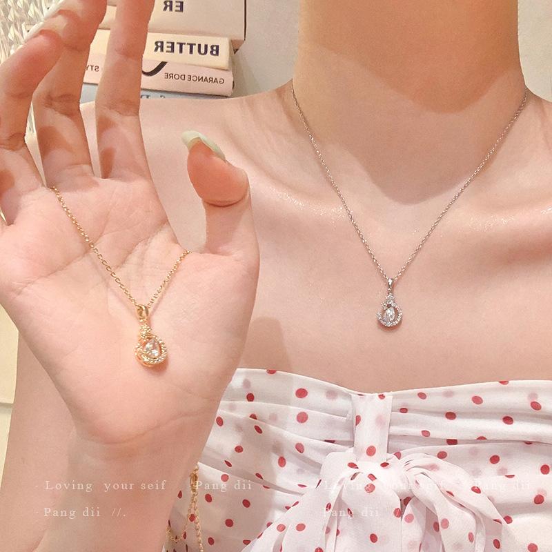 Female Niche Exquisite Versatile Dreamy Star and Moon Necklace