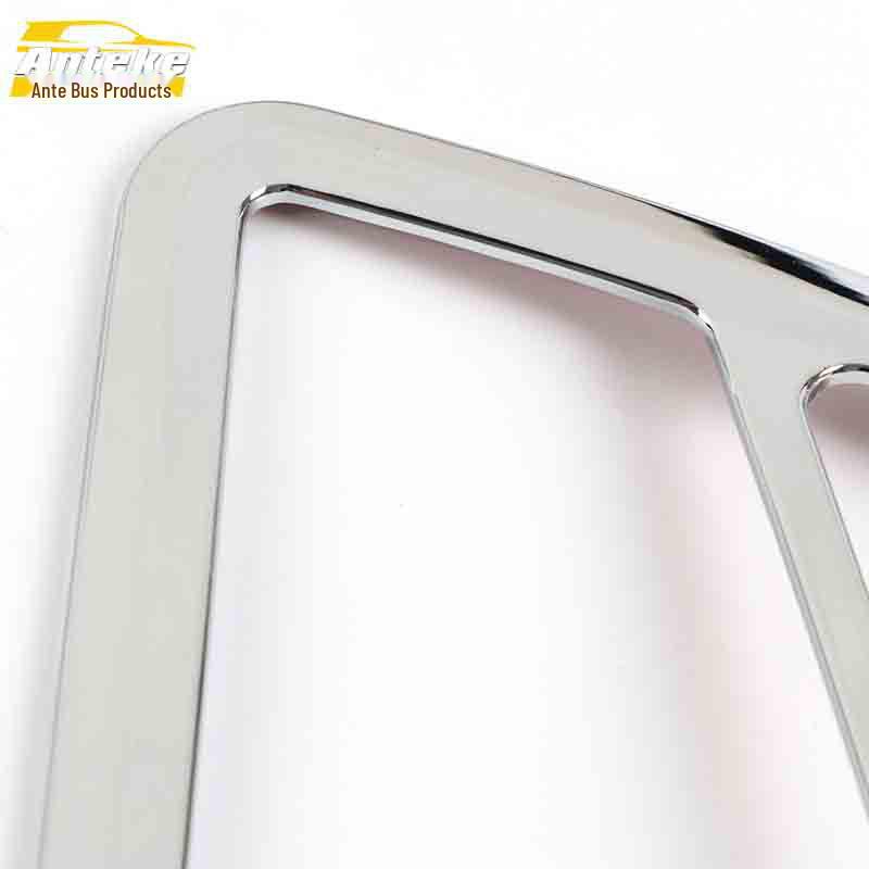 Kryt zadního světla BYD S6: Galvanicky pokovené obložení zadních výklopných dveří zavazadlového prostoru