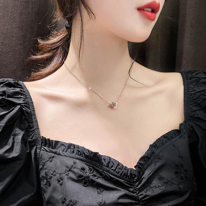 D-letter Necklace Female Niche Design Simple Online Celebrity Temperament Light Luxury Necklace Pendant Clavicle Chain Does Not Fade.