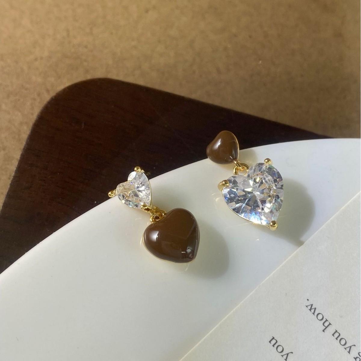 French Brown Zirconia Heart Earrings: Maillard Asymmetrical Simple Studs