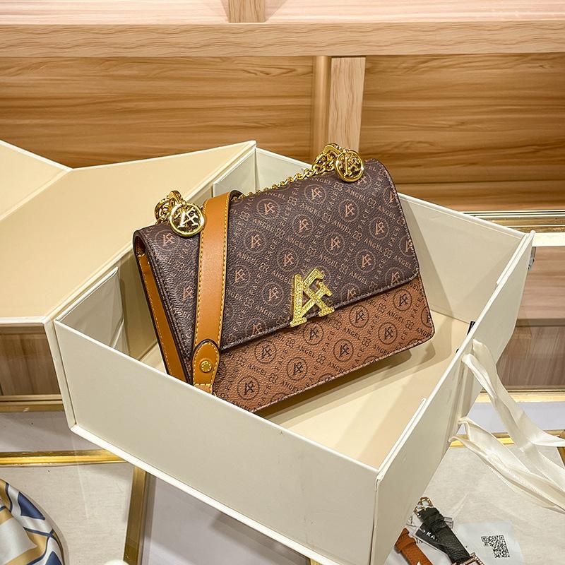 Leather Women's Bag 2023 New Chain Small Square Bag Fashion Versatile Shoulder Crossbody Bag Premium Sense Small Bag