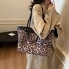 Women's bag retro leopard print bag trendy handbag 2025 new shoulder bag large capacity tote bag