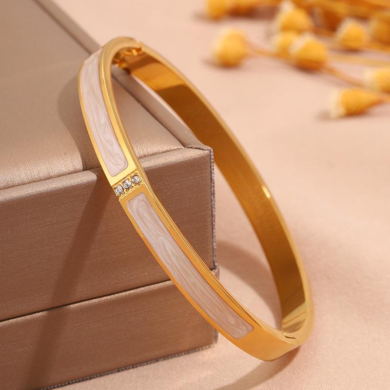 Hot-selling titanium steel bracelet, girls' high-end sense of fashion, popular light luxury in Europe and the United States, Gypsy star love diamond