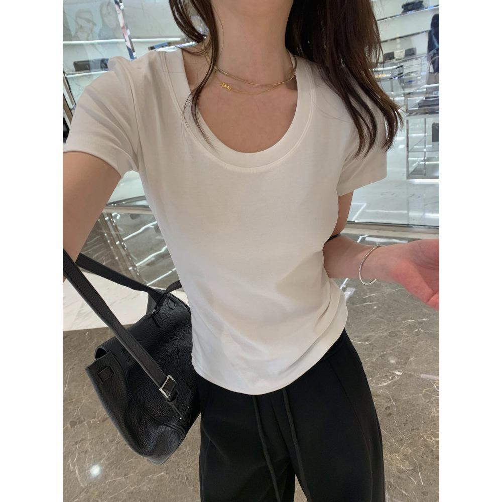 

VUMP Multi-Pack: Perfectly Fitting Short-Sleeve Tees – True Shoulder, Round & U-Neck, Slightly Fitted Base Layer for a Sleek, Hot Girl Look. Large