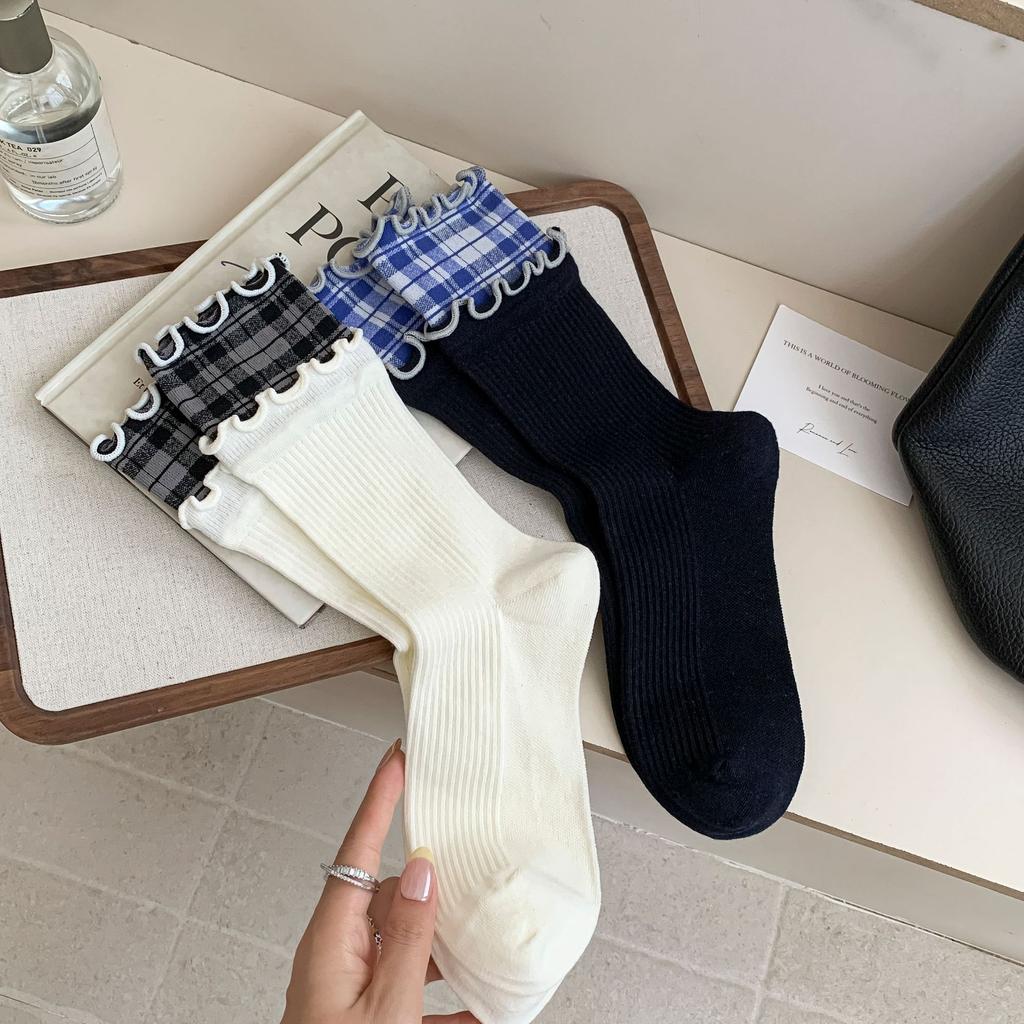 Ladies Autumn and Winter Casual Simple New Stitching Wood Ear Lace In The Tube Pile Pile Cotton Socks