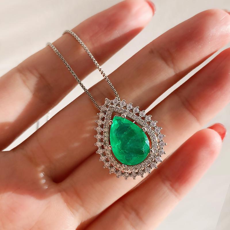 

Jewelry Classic Imitation Treasure Emerald Jewelry Set Water Drop Shaped Main Stone 10 * 14