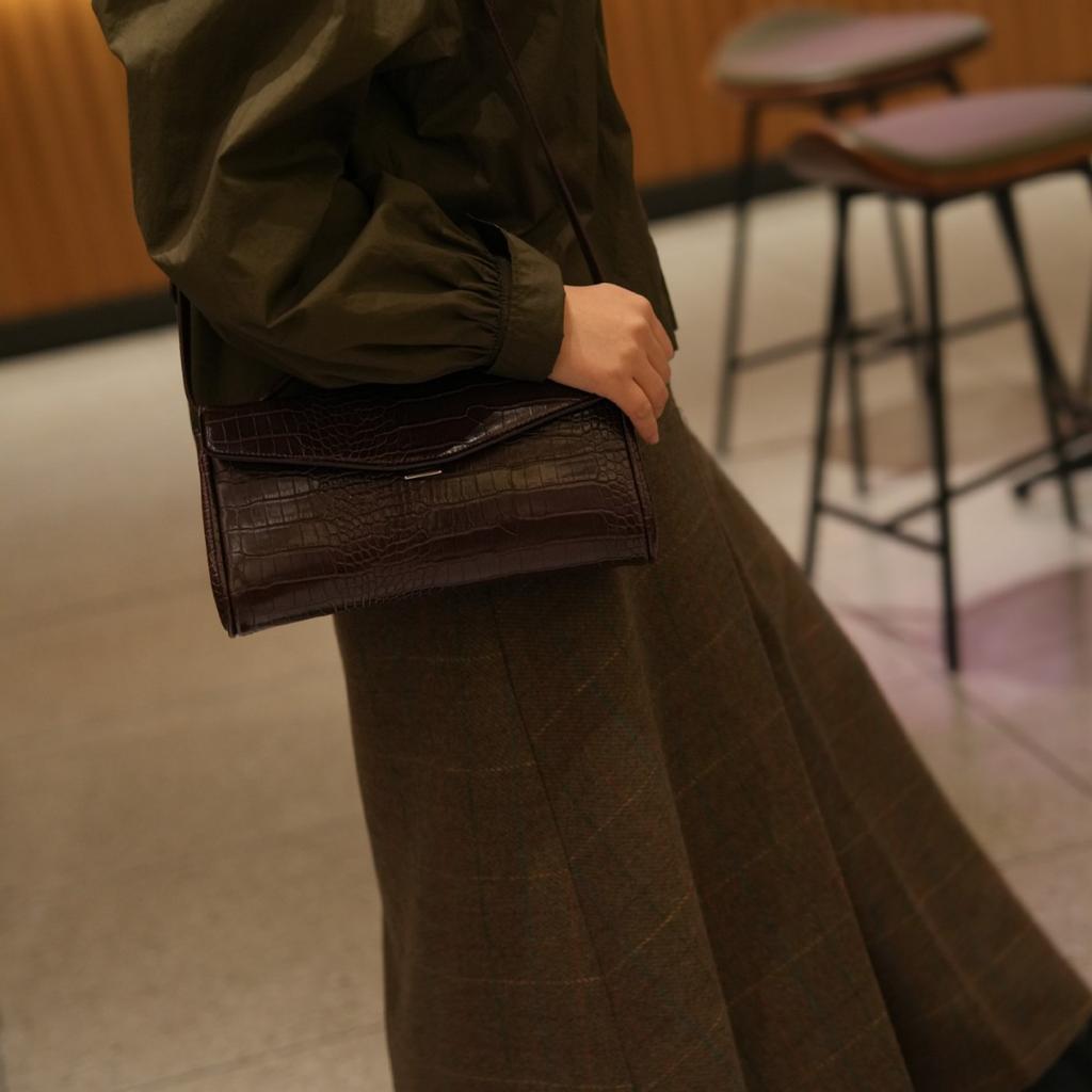 High Quality Crocodile Pattern Flip Cover Handbag Crossbody Shoulder Bag Luxury Leather Commuter Bag Urban Minimalist Style