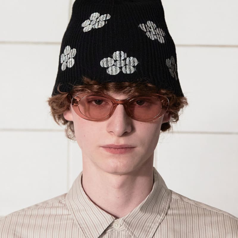 

UNALLOYED BUTTON FLOWER BEANIE / BLACK FREE