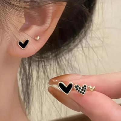 Rhinestone Heart-shaped Stud Earrings Elegant and Compact Black Drip Oil Earrings Women's Charm Daily Party Jewelry
