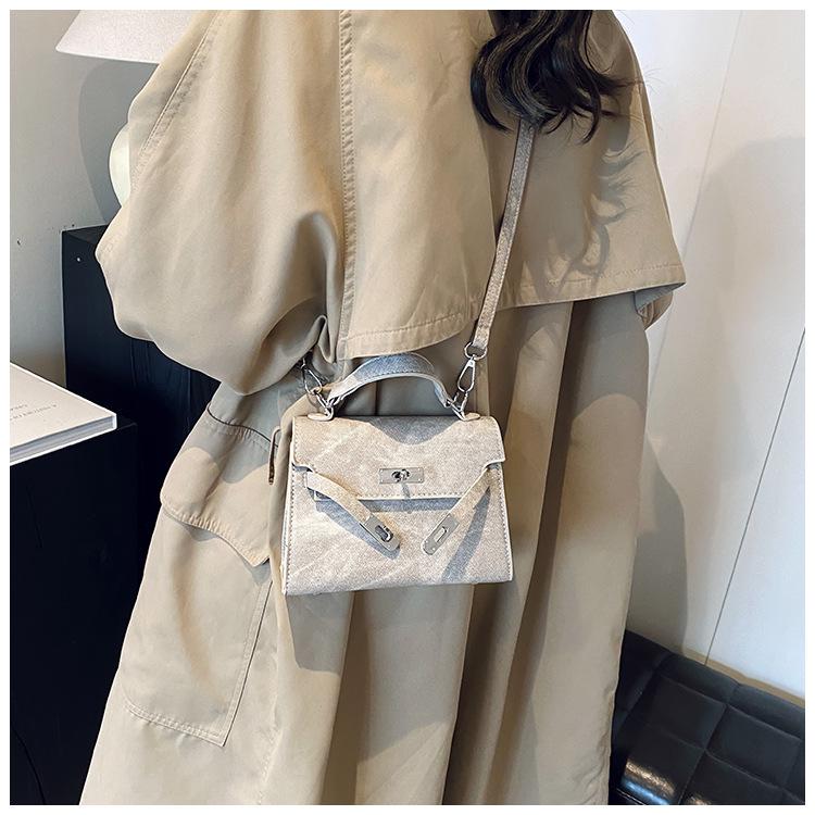 2026 Large-Capacity Retro Crossbody Small Square Bag with Lock Closure