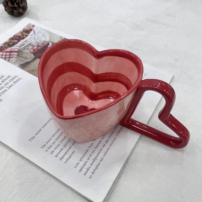 300 ml 10oz hrnek na kávu ve tvaru srdce Creative Personality Keramický šálek s jedinečným designem a rukojetí ve tvaru srdce Krásný dárek pro nejmilejší