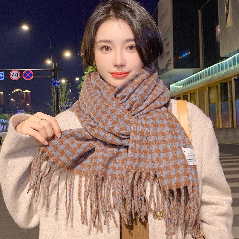 New scarf Qiandongge winter Korean version versatile student couple warm black and white plaid knitted Korean atmosphere