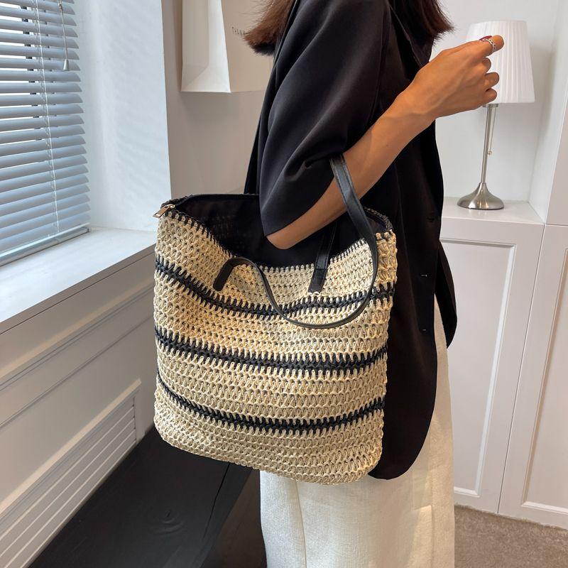 Women's Large-capacity Literary Striped Straw Bag Ethnic Style Shoulder Bag Tote Bag Handbag Vacation Beach Bag