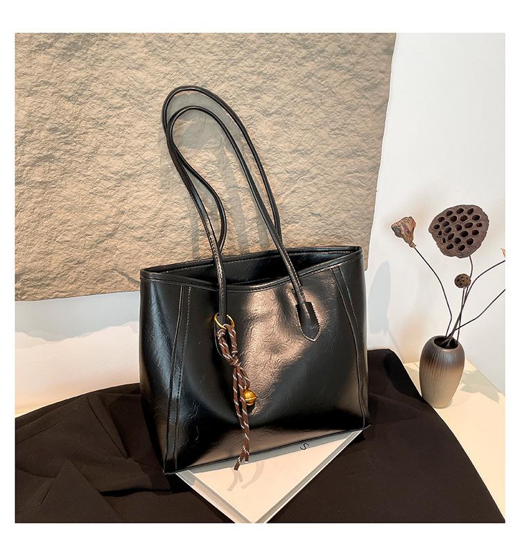 Retro texture portable tote bag women's 2025 new casual large-capacity shoulder bag premium versatile underarm bag tide