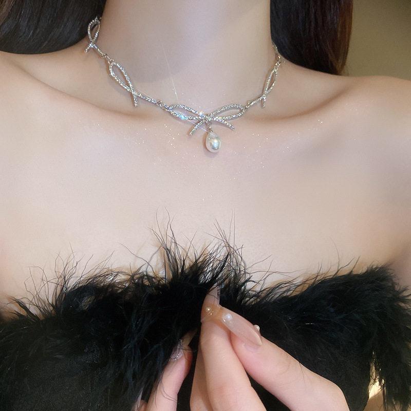 Korean Sweet Rhinestone Bow & Pearl Necklace: Elegant, High-End Clavicle Chain for Women