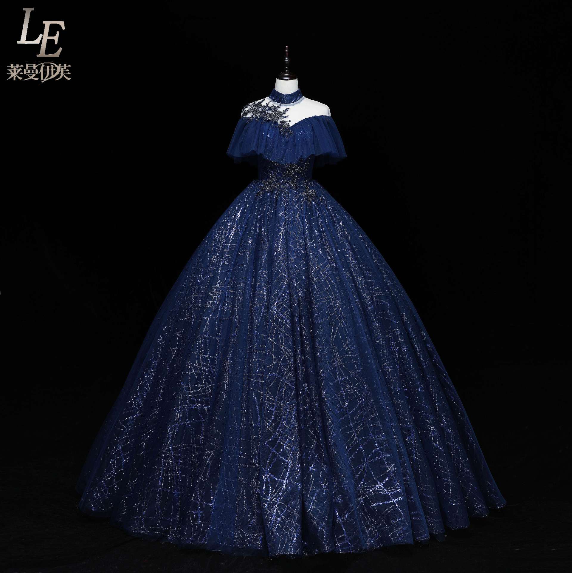 Navy blue evening dress, advanced sense