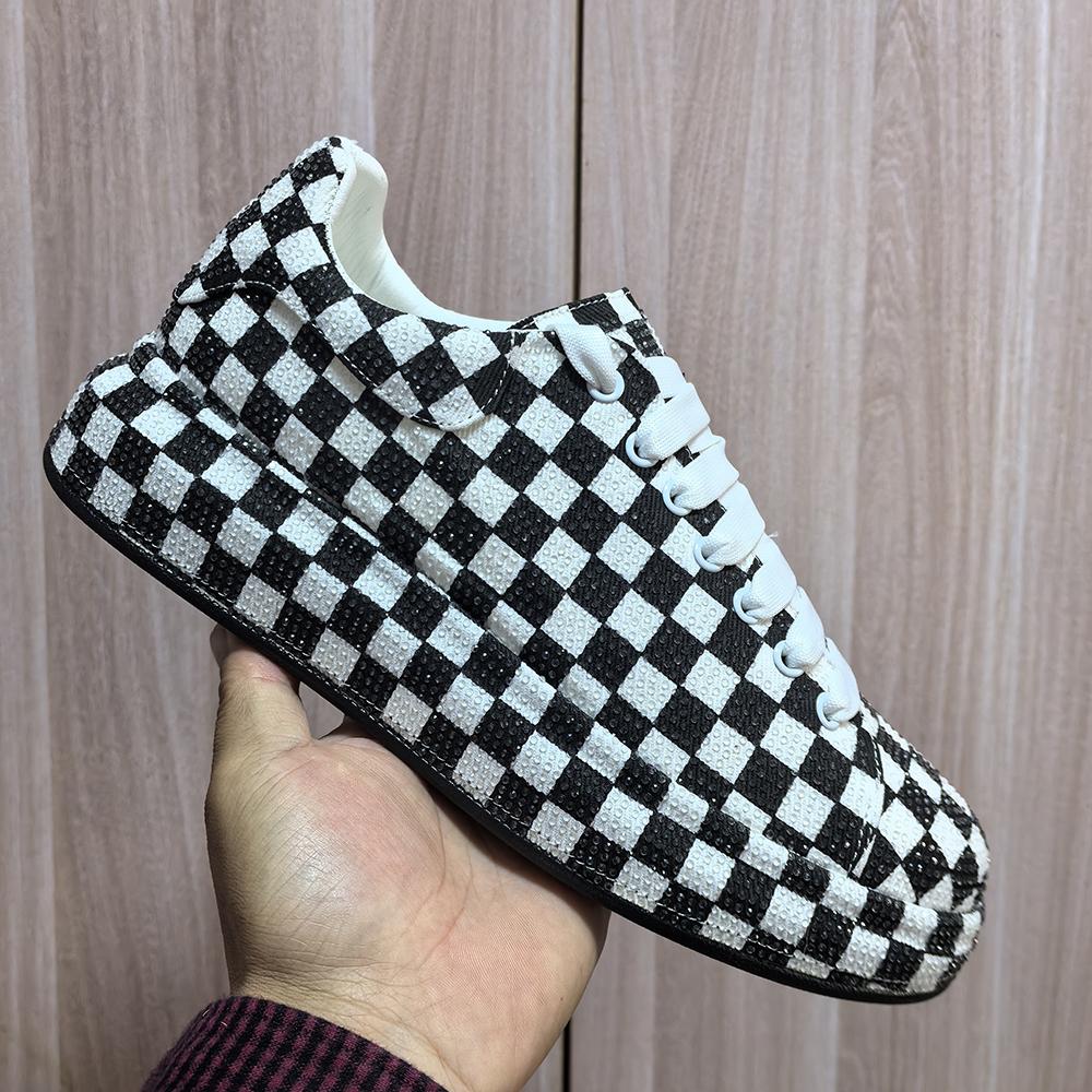 

Модные роскошные кроссовки со стразами Мужские повседневные туфли на платформе С круглым носком на шнуровке Обувь для ходьбы Мужские дизайнерские кроссовки в клетку с кристаллами 8 37 чёрный