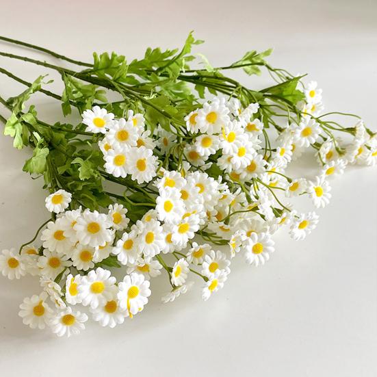 6Pcs 30-Head Artificial Chamomile Flower Bouquet Lifelike Silk Daisy for Home Wedding Decor No-Wilt Easy-Care Wedding Flower Props for Centerpieces