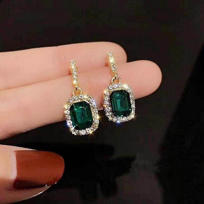 Summer Green Flower Fashionable and Elegant Earrings Temperament Versatile Sweet Stud Earrings Atmospheric Fresh Earrings