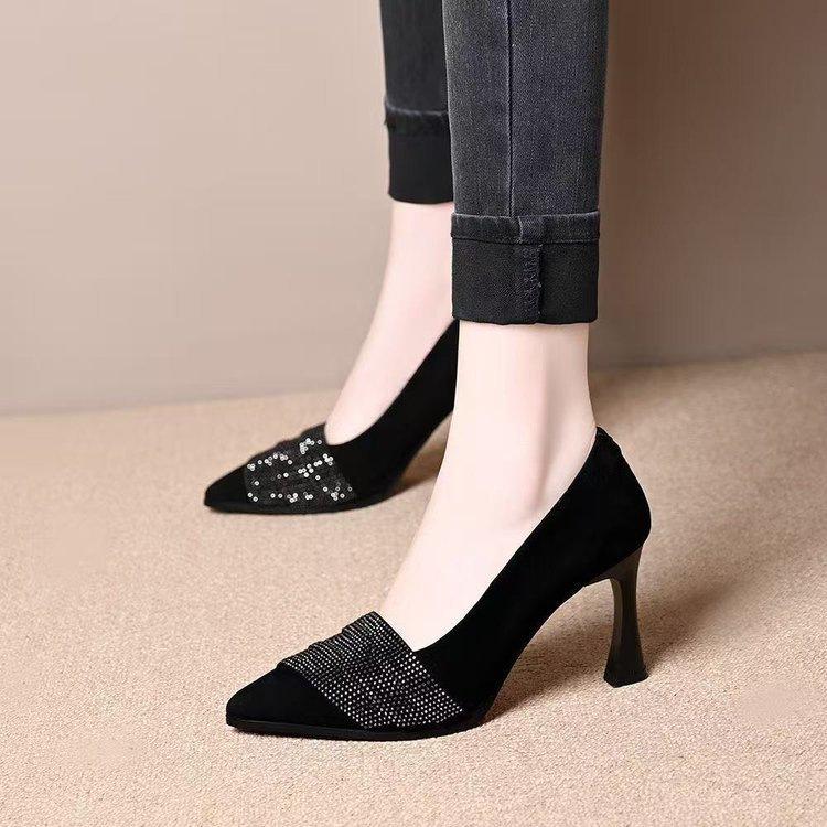 

Waterproof table temperament thick heel high heels autumn new pointed rhinestone shallow mouth single shoes banquet shoes 35 чёрный